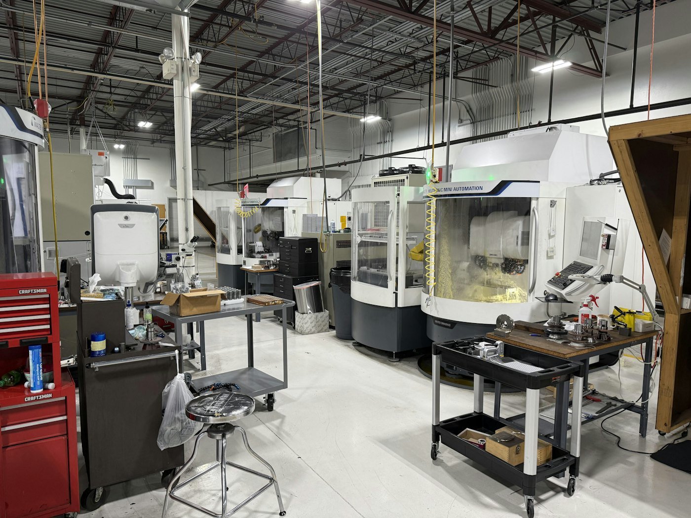 Modern CNC machining workshop (demonstration image)